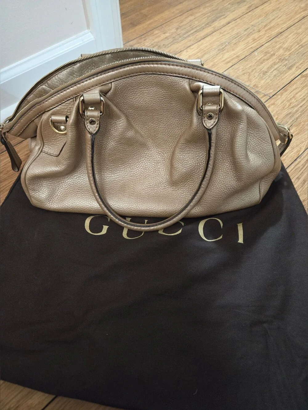 Gucci Authentic Large Sukey Tote In Taupe Pebbled Leather